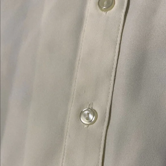 Sleeveless White Blouse - Picture 3 of 4